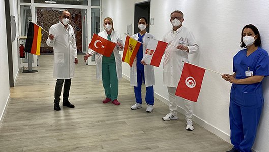 Ärzte des Brustzentrums Dortmund-Ost zeigen Flagge