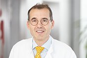 Dr. Ulrich Hofstadt-van Oy Chefarzt der Klinik fuer Neurologie am Knappschaftskrankenhaus Dortmund