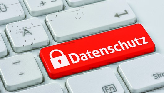 Symbolbild: Ausschnitt einer Computer-Tastatur mit einer großen roten Taste, auf der Datenschutz steht.