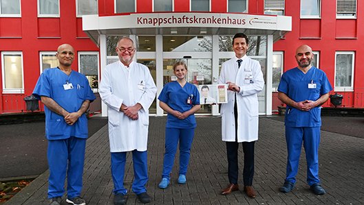 Team der Kardiologie am Knappschaftskrankenhaus Dortmund mit der Focus-Urkunde